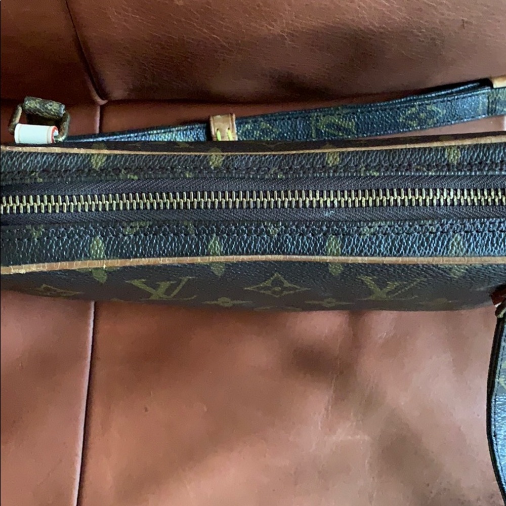 🌟Beautiful Louis Vuitton Marley Dragonne Crossbody🌟 - Picture 10 of 12